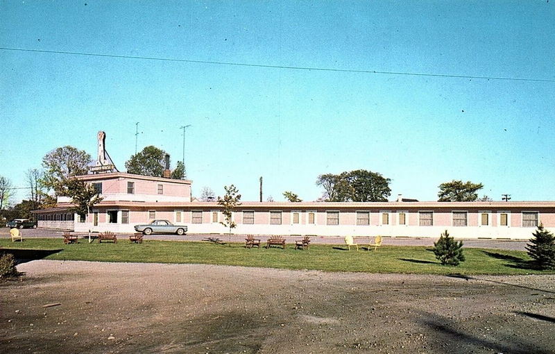 Harbor House Motel - Vintage Postcard